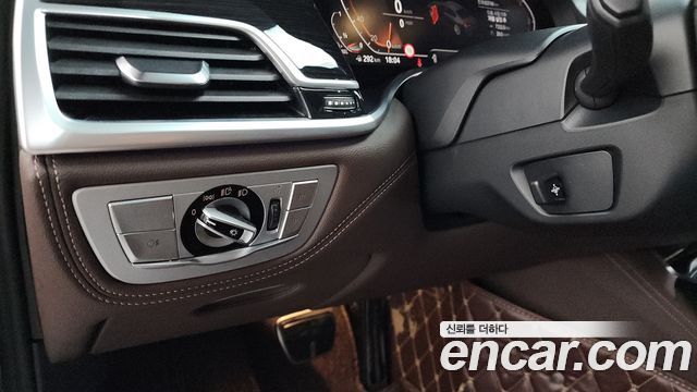 BMW 7-Series 2020 — photo 30