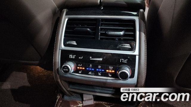 BMW 7-Series 2020 — photo 32