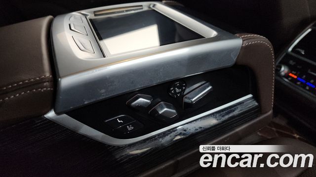 BMW 7-Series 2020 — photo 33