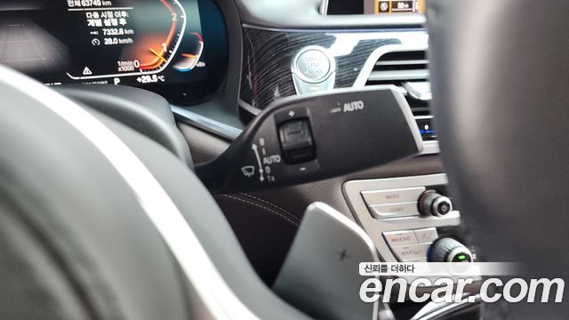 BMW 7-Series 2020 — photo 35