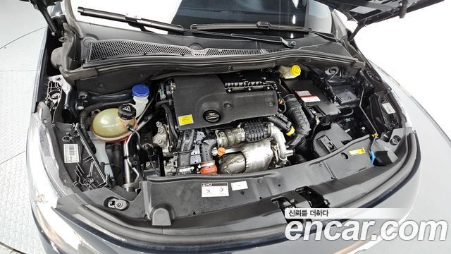 Peugeot 2008 2017 — photo 6