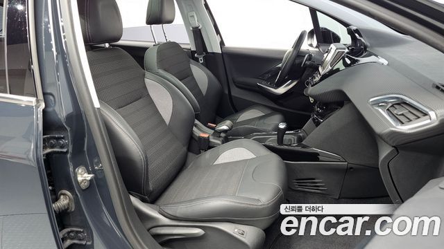 Peugeot 2008 2017 — photo 11