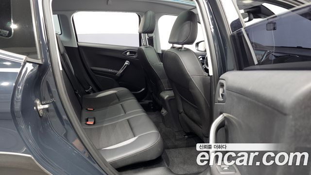 Peugeot 2008 2017 — photo 12