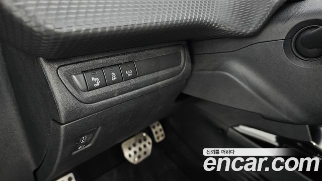 Peugeot 2008 2017 — photo 13