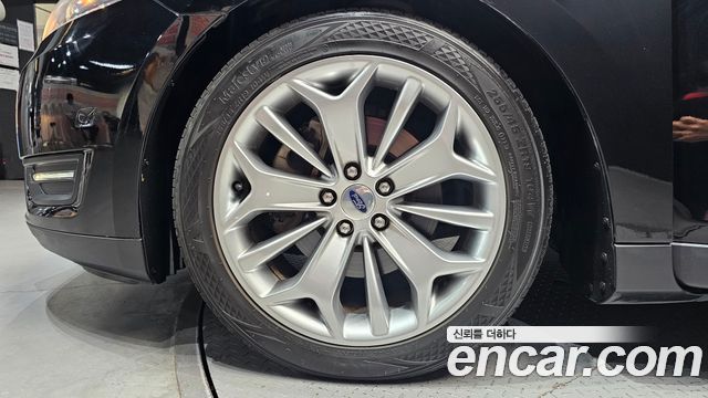 Ford Taurus 2016 — photo 5