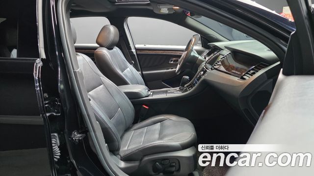 Ford Taurus 2016 — photo 11