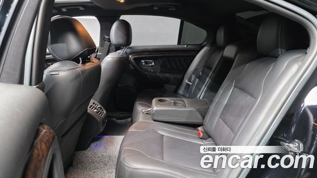 Ford Taurus 2016 — photo 12