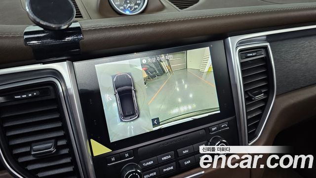 Porsche Macan 2018 — photo 15