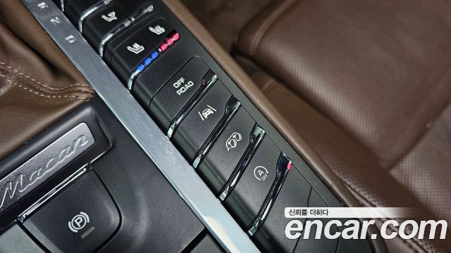 Porsche Macan 2018 — photo 17