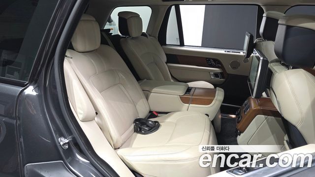 Land Rover Range Rover 2019 — photo 12