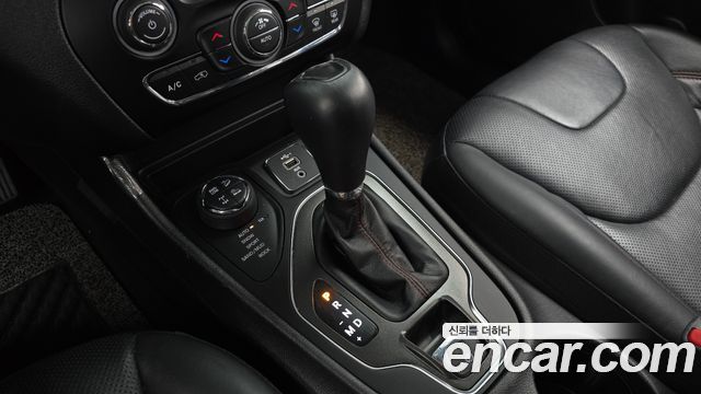 Jeep Cherokee 2020 — photo 12