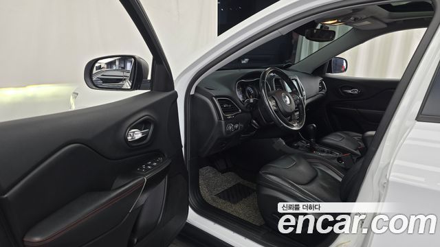 Jeep Cherokee 2020 — photo 13