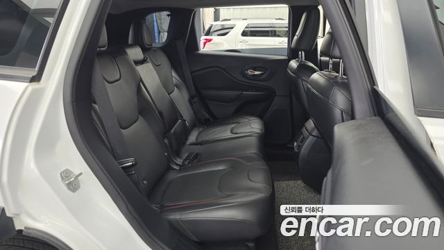 Jeep Cherokee 2020 — photo 17