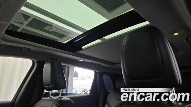 Jeep Cherokee 2020 — photo 24