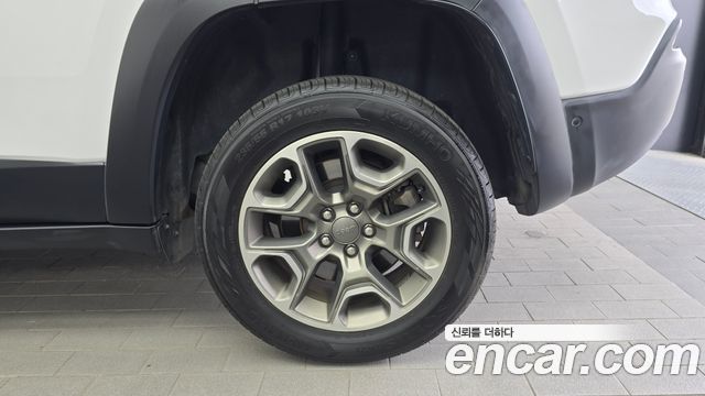 Jeep Cherokee 2020 — photo 7