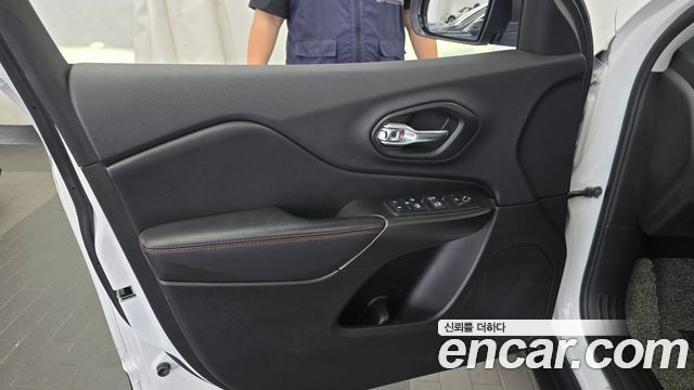 Jeep Cherokee 2020 — photo 14