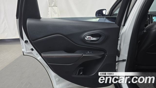 Jeep Cherokee 2020 — photo 15