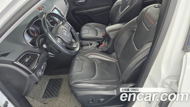 Jeep Cherokee 2020 — photo 31