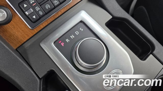 Land Rover Discovery 2016 — photo 9