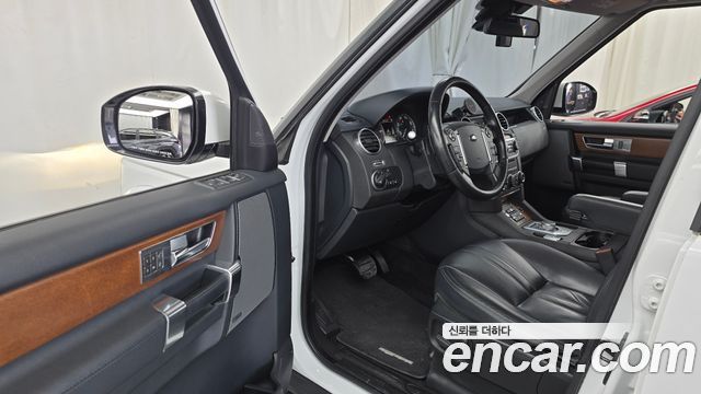 Land Rover Discovery 2016 — photo 10