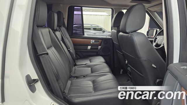 Land Rover Discovery 2016 — photo 11
