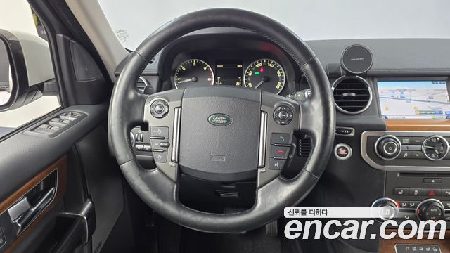 Land Rover Discovery 2016 — photo 12