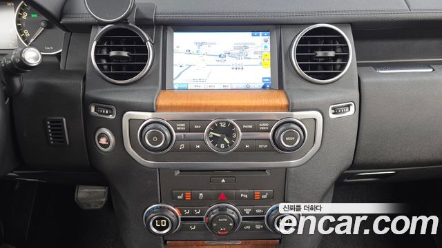 Land Rover Discovery 2016 — photo 13