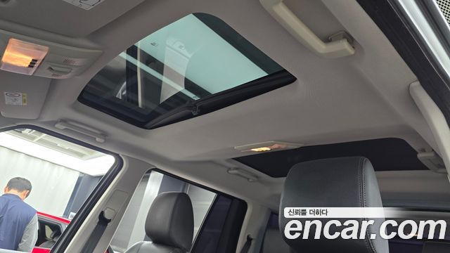 Land Rover Discovery 2016 — photo 17