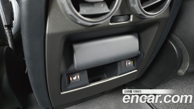 Land Rover Discovery 2016 — photo 18