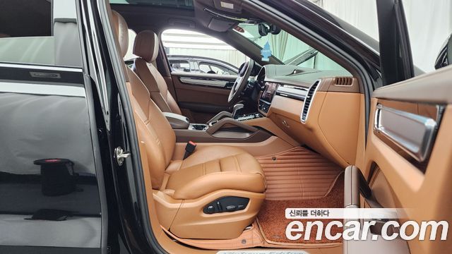 Porsche Cayenne 2023 — photo 11