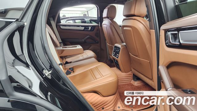 Porsche Cayenne 2023 — photo 12