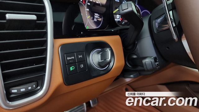 Porsche Cayenne 2023 — photo 16