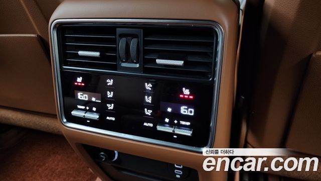Porsche Cayenne 2023 — photo 19