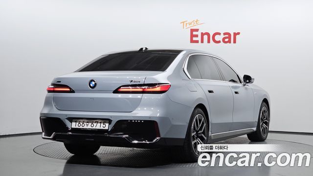 BMW 7-Series 2025 — photo 2