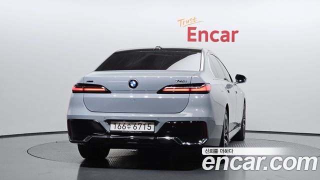 BMW 7-Series 2025 — photo 4