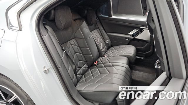 BMW 7-Series 2025 — photo 17
