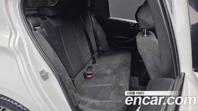 BMW 1-Series 2018 — photo 17