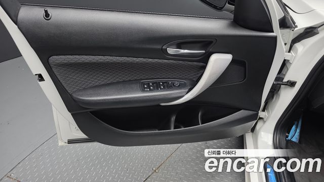 BMW 1-Series 2018 — photo 14