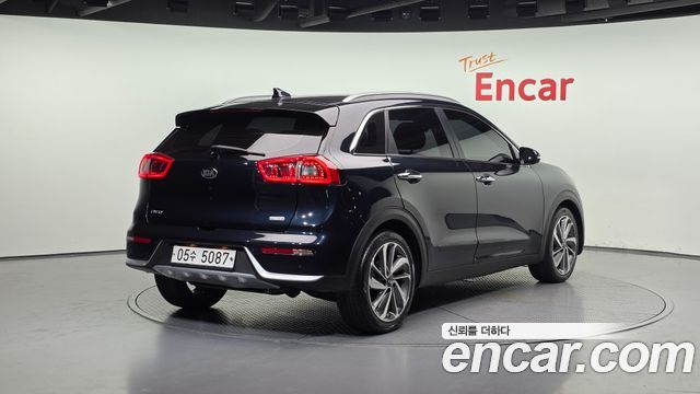 Kia Niro 2017 — photo 2