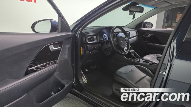 Kia Niro 2017 — photo 10