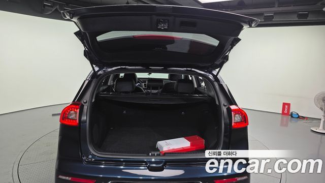Kia Niro 2017 — photo 20