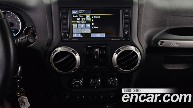 Jeep Wrangler 2017 — photo 14