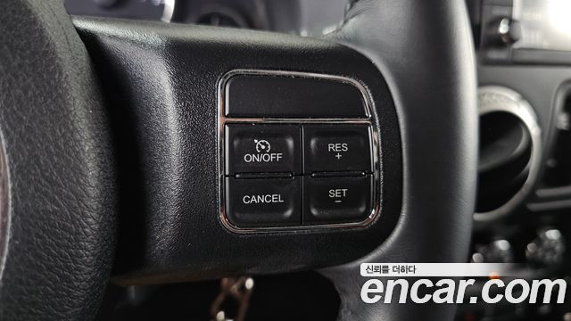 Jeep Wrangler 2017 — photo 18