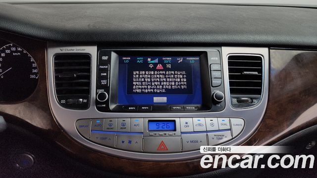 Hyundai Genesis 2011 — photo 14