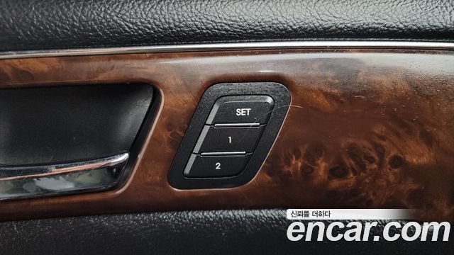 Hyundai Genesis 2011 — photo 18