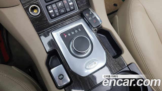 Land Rover Discovery 2014 — photo 9