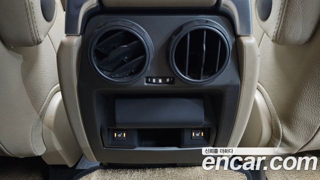 Land Rover Discovery 2014 — photo 18