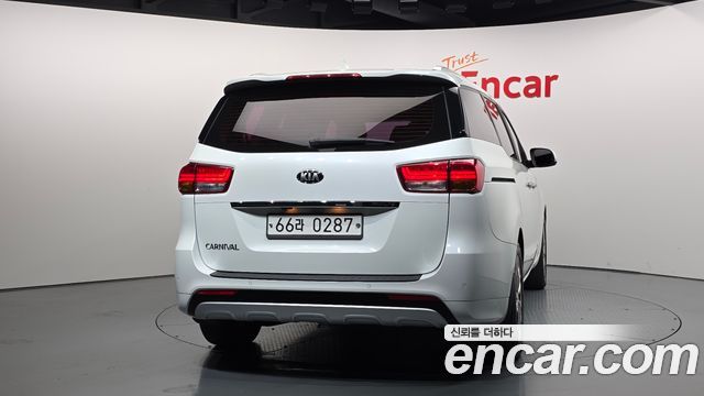 Kia Canival 2016 — photo 4