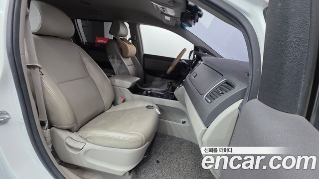 Kia Canival 2016 — photo 10