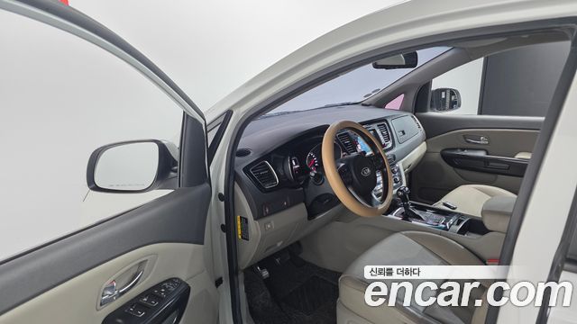 Kia Canival 2016 — photo 11